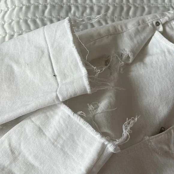 RIPPED Jeans - Picture 3 of 3